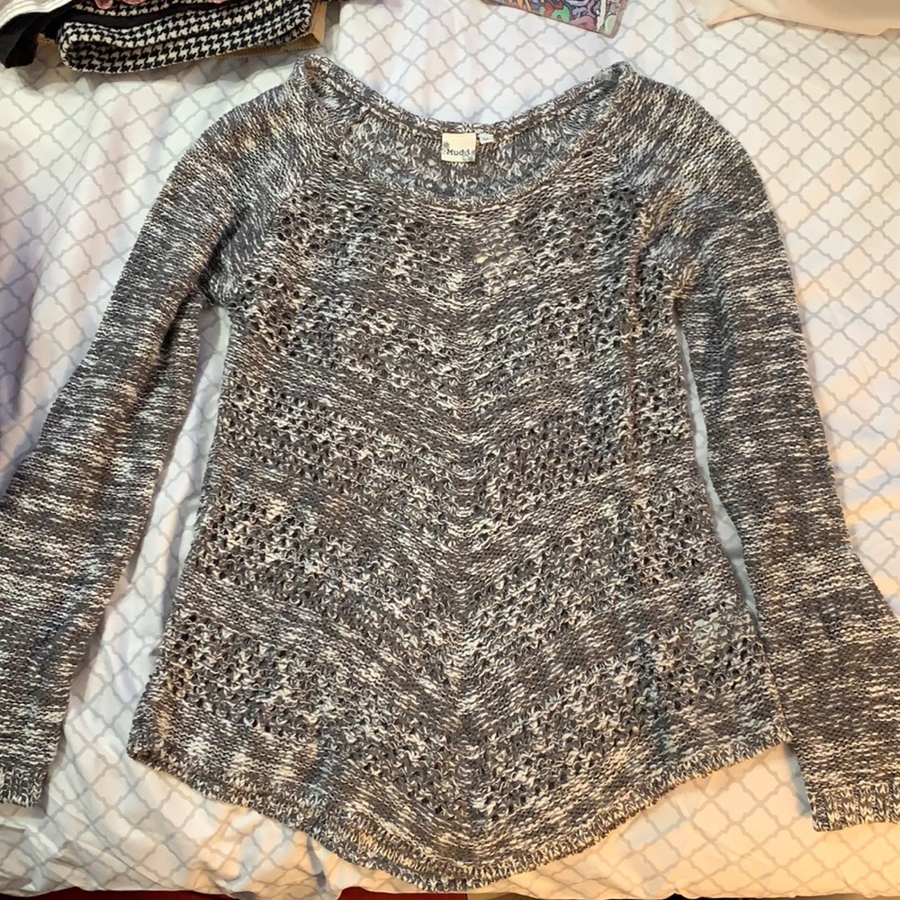 Light, grey and white Mudd sweater.
